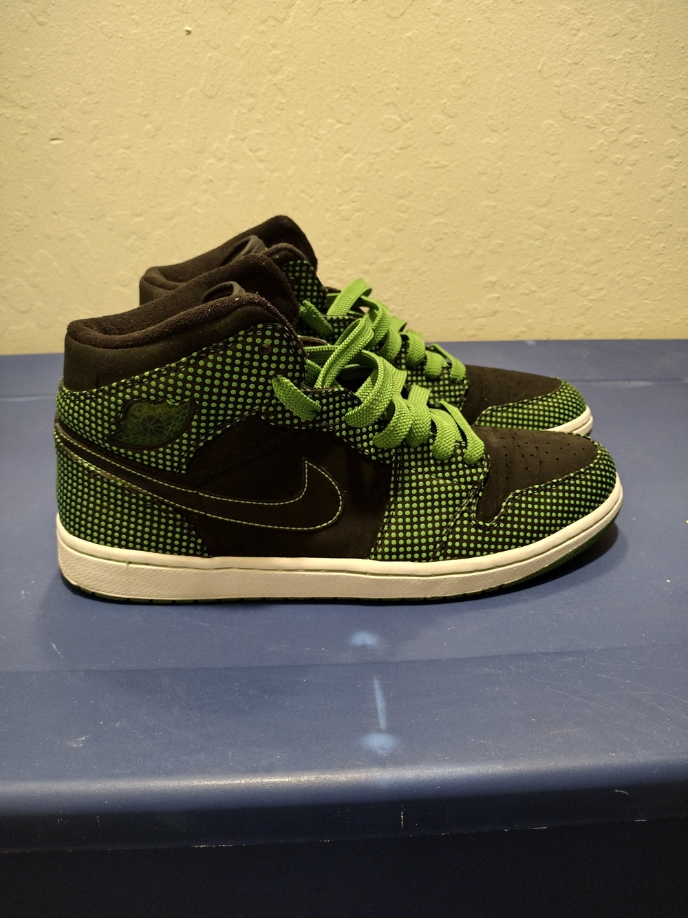 Nike Air Jordan 1 Retro Mid-Top Sneakers in Black and Green Dot Pattern No Box